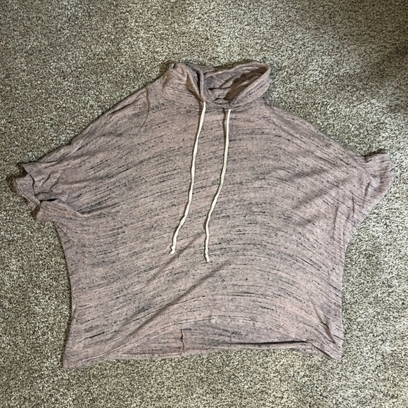 Lose turtleneck tee. Size L. - Picture 1 of 3
